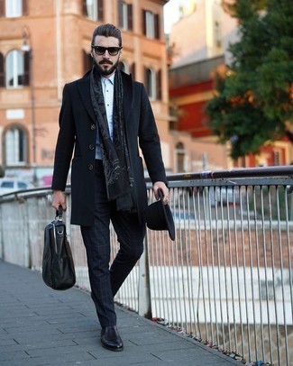 Comment porter un pantalon de costume à carreaux bleu marine