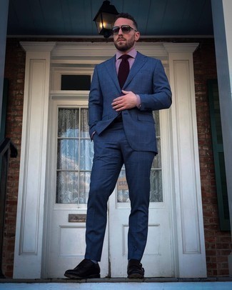 Blazer Bleu Marine avec Haut Noir et Jean Bleu