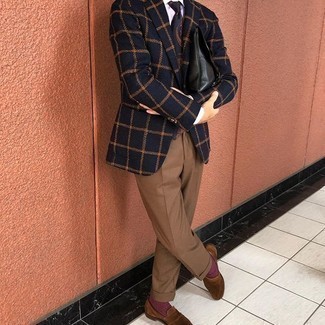 Comment porter une veste en laine à carreaux bleu marine au printemps