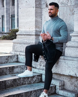 Comment porter une veste-chemise en velours côtelé bleu marine au printemps