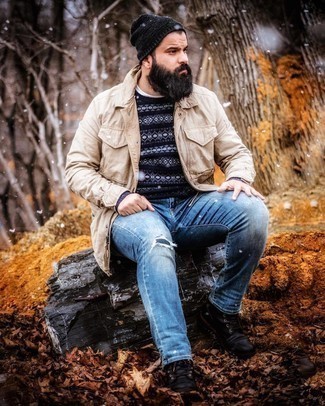 Comment porter un pull à col rond bleu marine avec un jean bleu