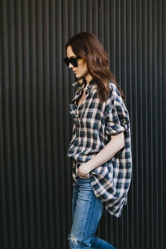 Comment porter une chemise de ville bleu marine à 30 ans