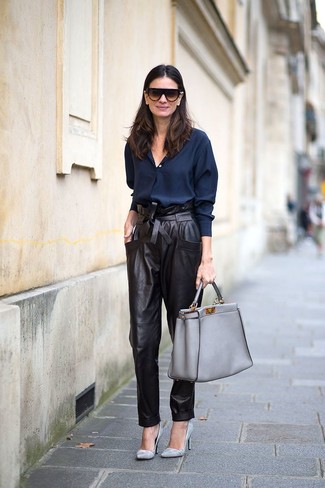 Comment porter une chemise de ville bleu marine