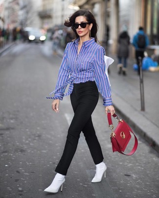 Comment porter une chemise de ville bleu marine pour un style elégantes à 30 ans
