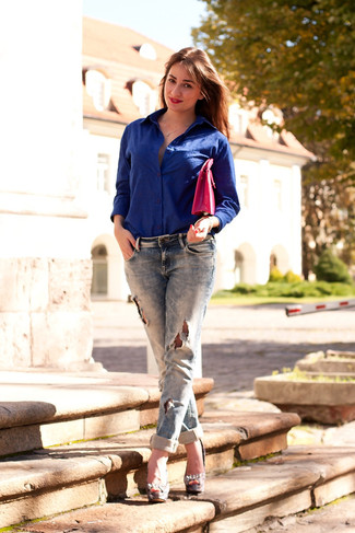 Comment porter une chemise de ville bleu marine à 30 ans