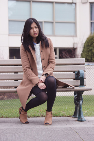 Comment porter une chemise de ville bleu marine pour un style chic decontractés à 30 ans