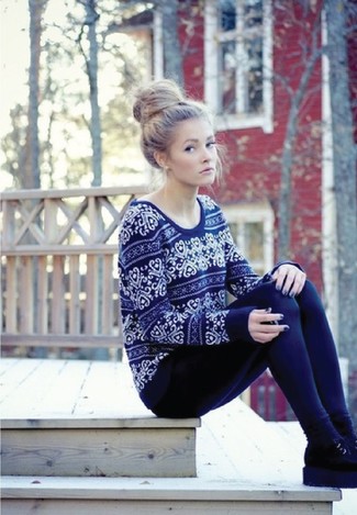 Comment porter un pull à col rond en jacquard bleu marine