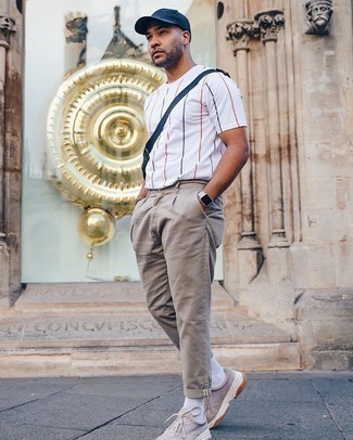 Comment porter un sac banane bleu marine