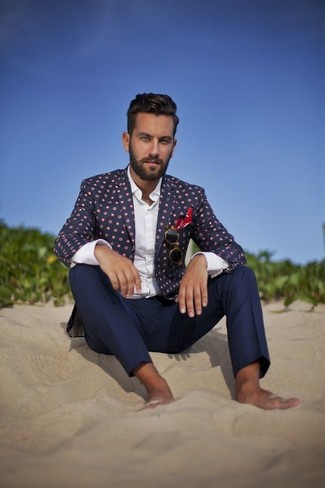 Comment porter un blazer à fleurs bleu marine