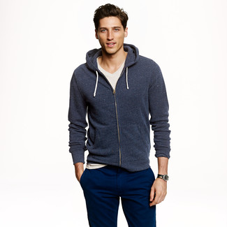 Comment porter un sweat à capuche bleu marine