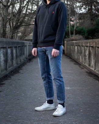 Comment porter un sweat à capuche bleu marine