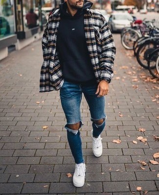 Comment porter un sweat à capuche bleu marine