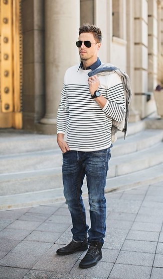 Une chemise à manches courtes à porter avec un jean bleu marine