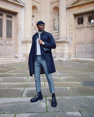 Comment porter une besace en cuir bleu marine