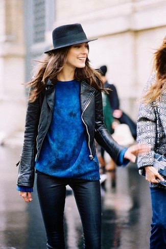 Comment porter un pull surdimensionné bleu marine