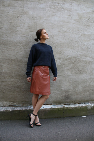 Comment porter un pull surdimensionné bleu marine