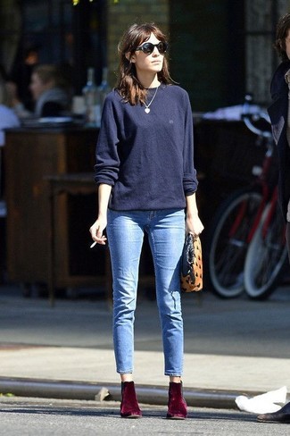 Comment porter un pull surdimensionné bleu marine