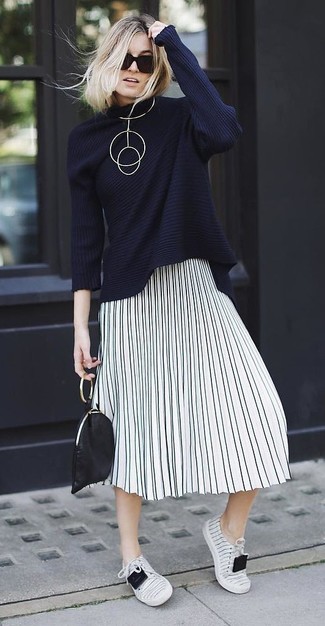 Comment porter un pull surdimensionné bleu marine