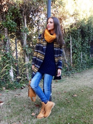 Comment porter un pull surdimensionné bleu marine