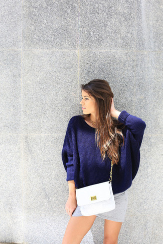 Comment porter un pull surdimensionné bleu marine