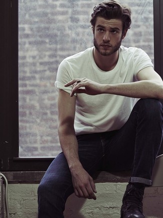 Comment porter un pantalon bleu marine homme