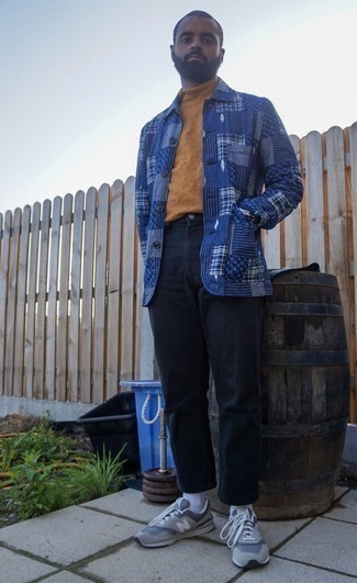 Comment porter une veste-chemise à patchwork bleu marine quand il fait chaud