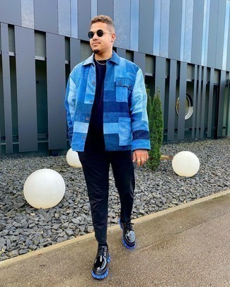 Comment porter une veste-chemise à patchwork bleu marine quand il fait chaud