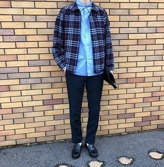 Comment porter une veste-chemise écossaise bleu marine