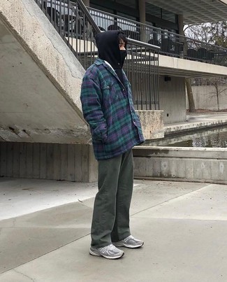 Comment porter une veste-chemise écossaise bleu marine