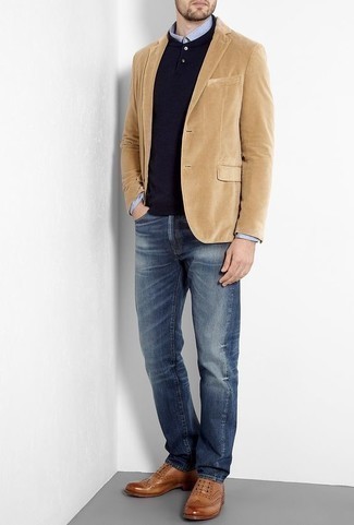 Une chemise à manches longues à porter avec un pull à col polo bleu marine