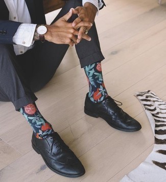 Comment porter des chaussettes imprimées bleu marine en été