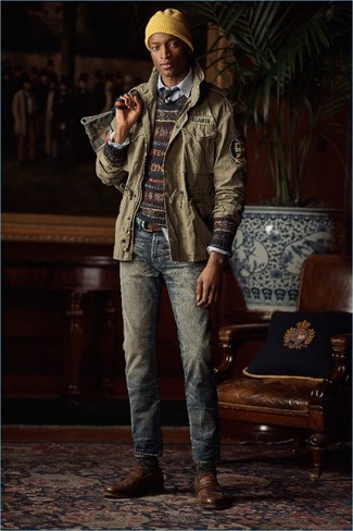 Comment porter une cravate imprimée bleu marine pour un style chic decontractés en automne