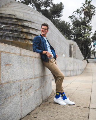 Comment porter des chaussettes bleu marine