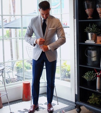 Comment porter des chaussettes bleu marine