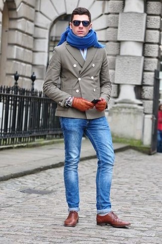 Comment porter des lunettes de soleil bleu marine quand il fait froid