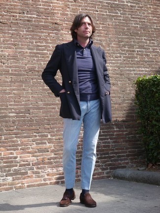 Comment porter un pull bleu marine quand il fait chaud après 40 ans