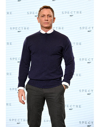 Comment porter un pull bleu marine quand il fait chaud