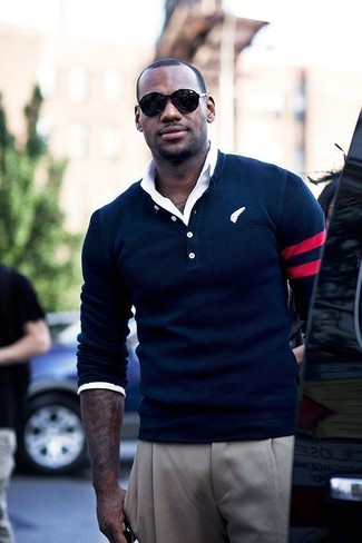 Comment porter un pull bleu marine pour un style elégantes quand il fait chaud