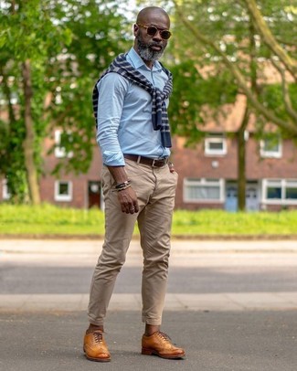 Comment porter un pull bleu marine quand il fait chaud après 40 ans