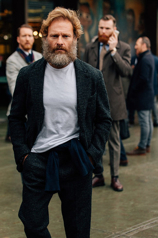 Comment porter un pull bleu marine quand il fait chaud après 40 ans