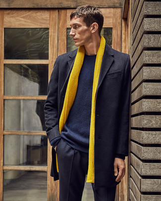 Comment porter un pull bleu marine pour un style elégantes quand il fait froid