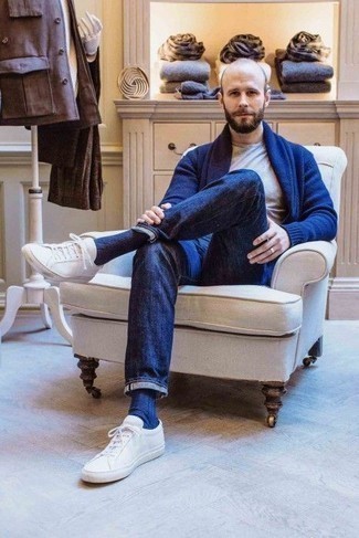 Comment porter un pull bleu marine quand il fait chaud après 40 ans