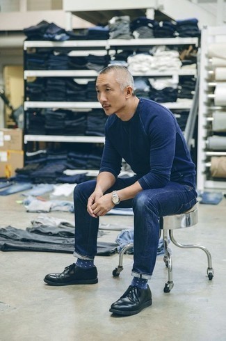 Comment porter un pull bleu marine quand il fait chaud après 40 ans