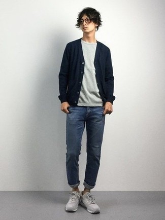 Comment porter un pull bleu marine quand il fait chaud à l'adolescence