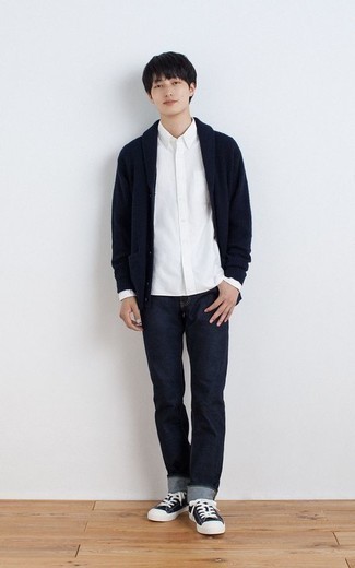 Comment porter un pull bleu marine quand il fait chaud à l'adolescence