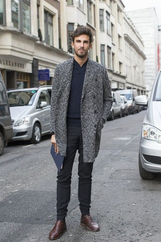 Comment porter un pull bleu marine pour un style elégantes quand il fait chaud