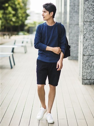 Comment porter un pull bleu marine quand il fait chaud à l'adolescence