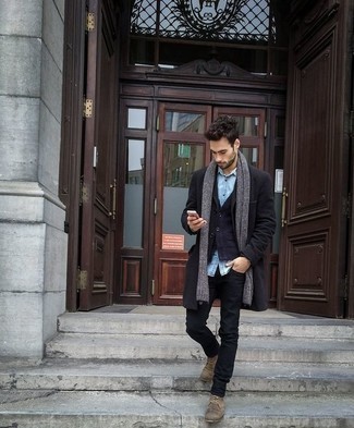 Comment porter un pull en v sans manches bleu marine