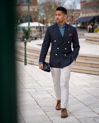 Comment porter un blazer à rayures verticales bleu marine au printemps