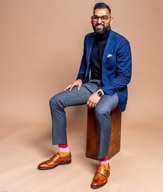 Comment porter un blazer à rayures verticales bleu marine au printemps
